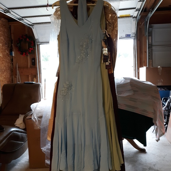 Dresses - Picture 8 of 8